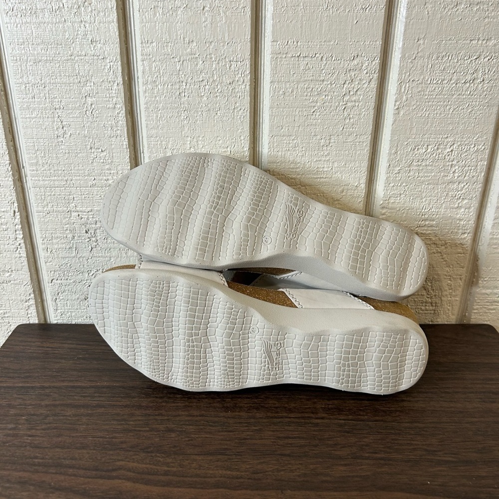 Dansko Maddy Ivory Milled Nubuck Sandal, size 41. - Picture 3 of 9